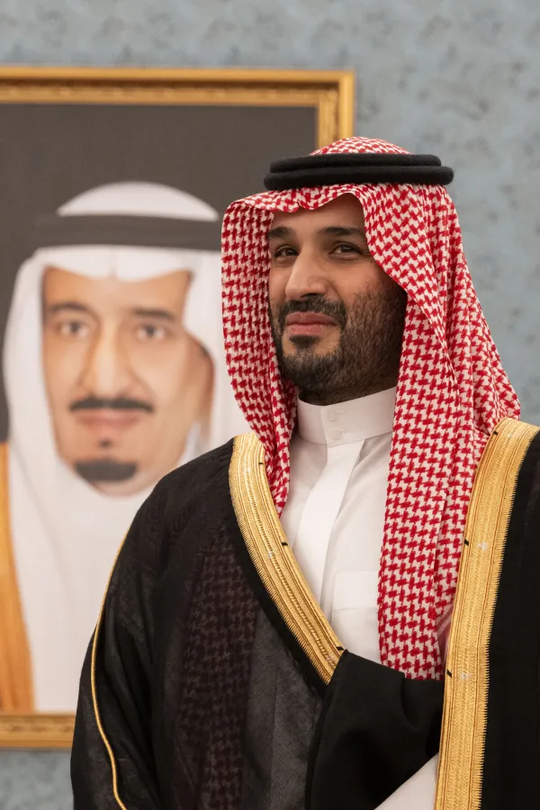 Princ Mohamed bin Salman ispred portreta svog oca, kralja Salmana od Saudijske Arabije 
