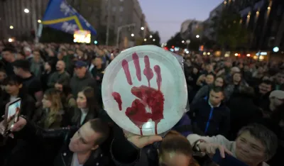 (FOTO) Protesti u Beogradu: Dva skupa počela u isto vrijeme