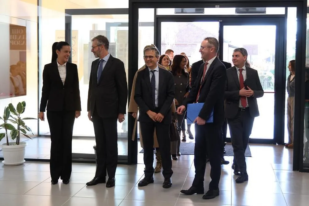 Svečano otkrivena ploča novog objekta O&Scaron; "Vladimir Nazor"