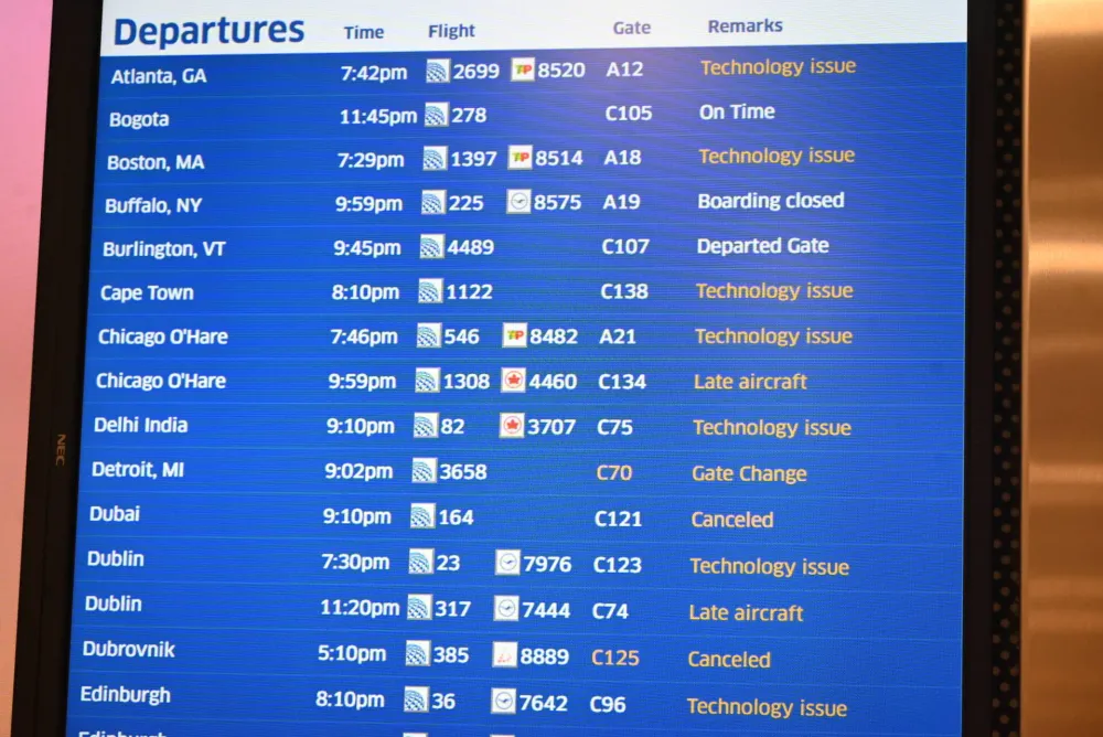 SAD smanjuju vazdu&scaron;ni saobraćaj zbog obustave rada vlade