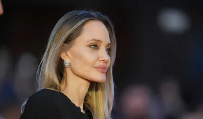 (FOTO) Anđelina Džoli u&scaron;la pje&scaron;ke u Ukrajinu,&nbsp;posjetila grad Herson