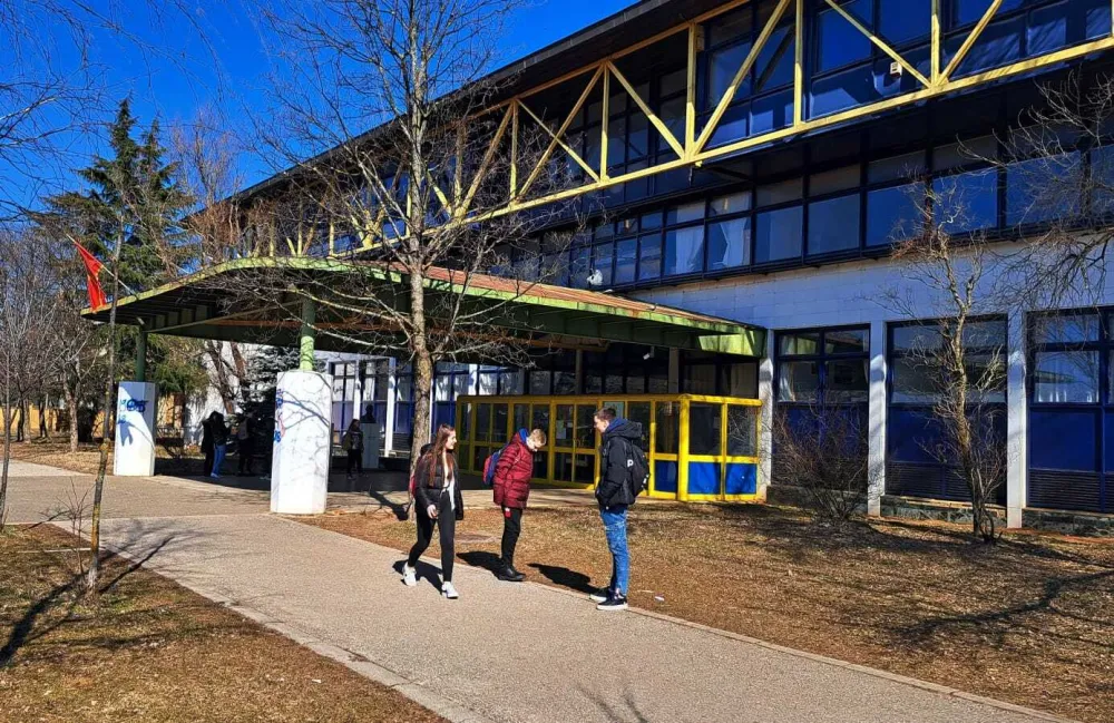 U sve četiri srednje &scaron;kole u Nik&scaron;iću anonimne dojave o bombama