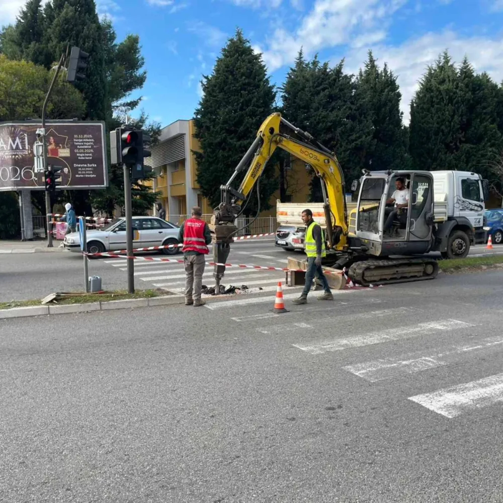 Mijenjaju stubove semafora