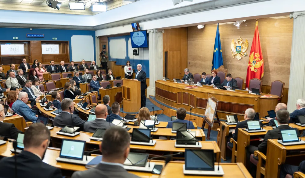 Sagovornice "Dana": Trgovina foteljama pretvara institucije u partijske tabore