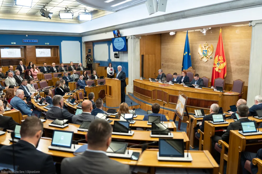 Sagovornice "Dana": Trgovina foteljama pretvara institucije u partijske tabore