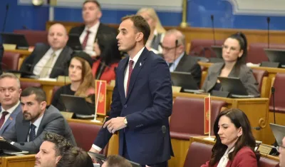 Konatar: Neka PES glasa za uvećanje dodataka, URA će za smanjenje izdataka za partije