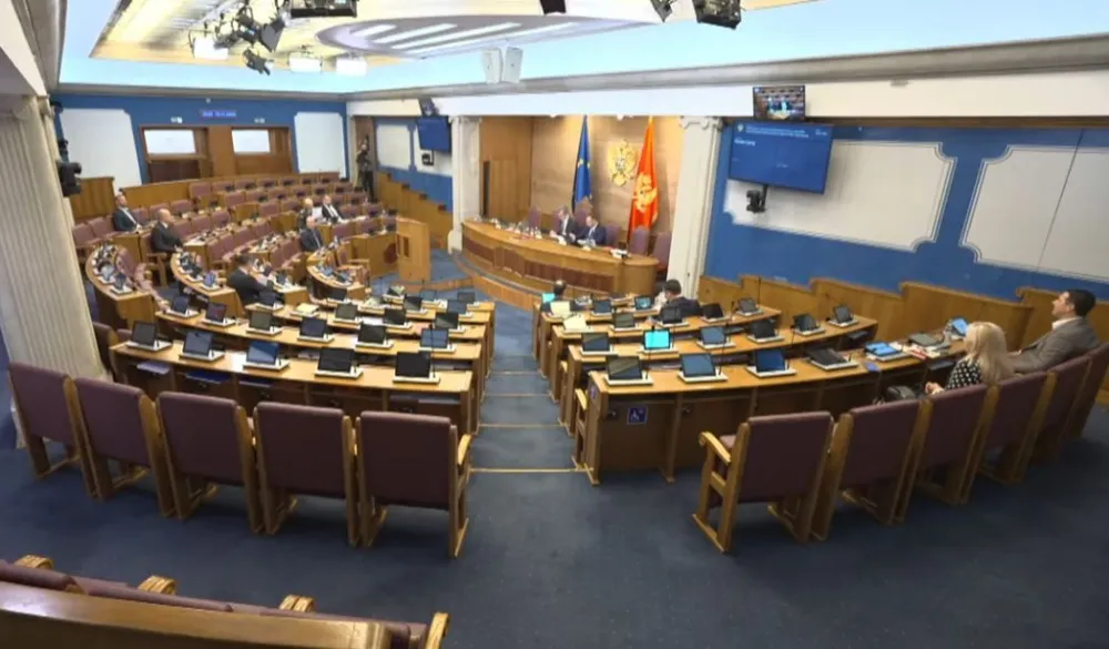 (VIDEO) Krapović:&nbsp;Ljuljanaj Jovićević pritiskala da oficiri i direktori glasaju za DPS