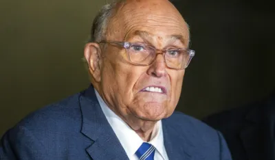 Tramp pomilovao Rudija Đulijanija, poduži spisak amnestiranih