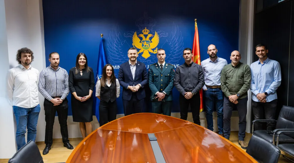 Dukaj sa članovima Sajber tima: Ulaganje u obrazovanje i tehnologiju je ključ za budućnost na&scaron;e zemlje