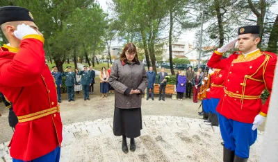 Meken: Danas se sjećamo žrtava i njihove hrabrosti, suočavanje s nevoljama lak&scaron;e kada stojimo zajedno