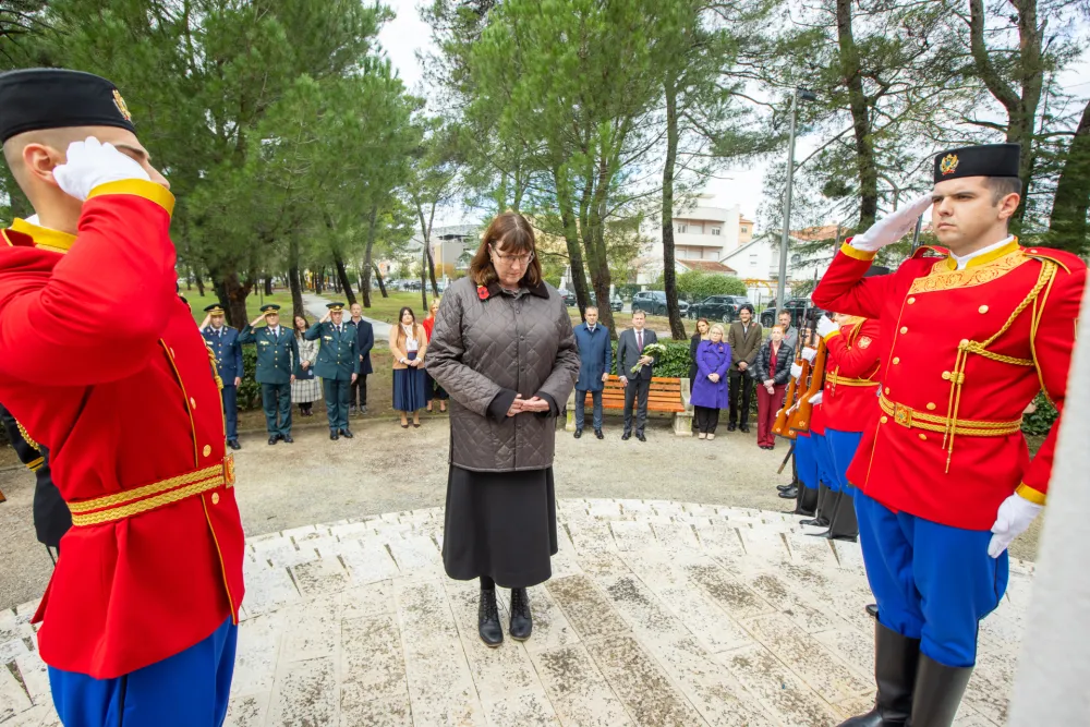 Meken: Danas se sjećamo žrtava i njihove hrabrosti, suočavanje s nevoljama lak&scaron;e kada stojimo zajedno