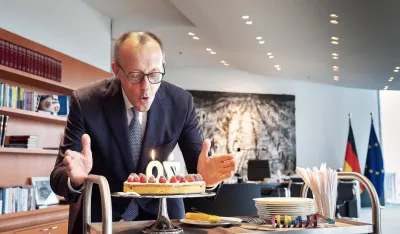 (FOTO) Merc slavi 70. rođendan: Ponavljao razred, jedva položio maturu, sada ima dva aviona