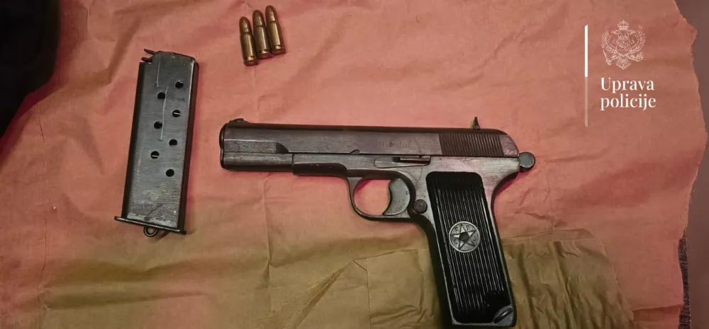 Podgorica: Uhap&scaron;eno OIL kod kojeg je pronađen pi&scaron;tolj sa municijom dok je sjedio u lokalu