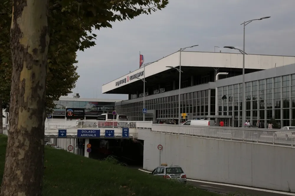 Beograd: Ka&scaron;njenja i pomjeranje letova na aerodromu zbog magle