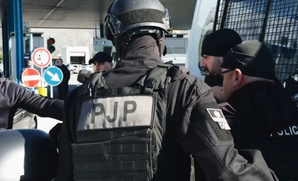 (VIDEO) Đukić i Kraljević iz Atine izručeni Crnoj Gori