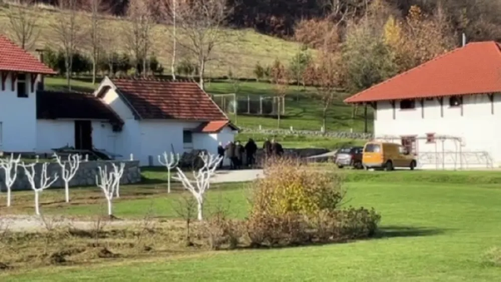 Policija uručila rje&scaron;enje mitropolitu Metodiju, nisu prona&scaron;li spomenik Đuri&scaron;iću