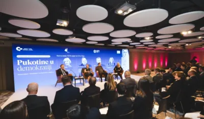 Pukotine u demokratiji