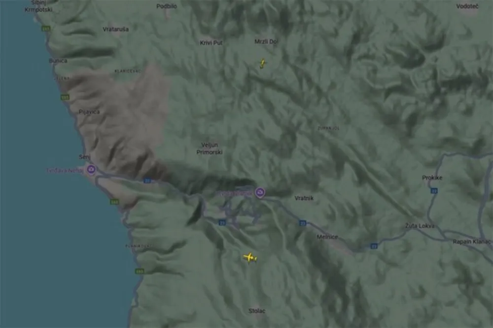 Nakon pada avion izgorio