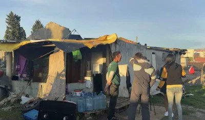 (VIDEO) Tri porodice u Podgorici ostaju bez doma, iz baraka moraće u stambene kontejnere