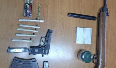 Policija prona&scaron;la oružje, municiju i tablete, podnijeta krivična i prekr&scaron;ajna prijava protiv dva Beranca