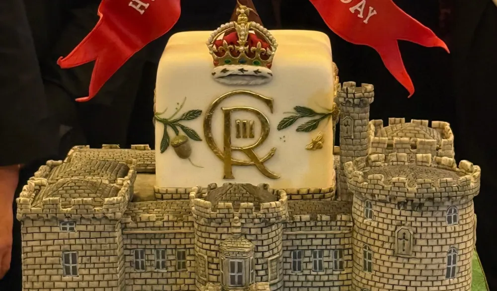 (VIDEO)&nbsp;Kralj Čarls proslavio 77. rođendan uz tortu u obliku zamka