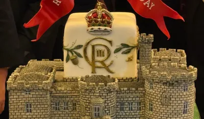 (VIDEO)&nbsp;Kralj Čarls proslavio 77. rođendan uz tortu u obliku zamka