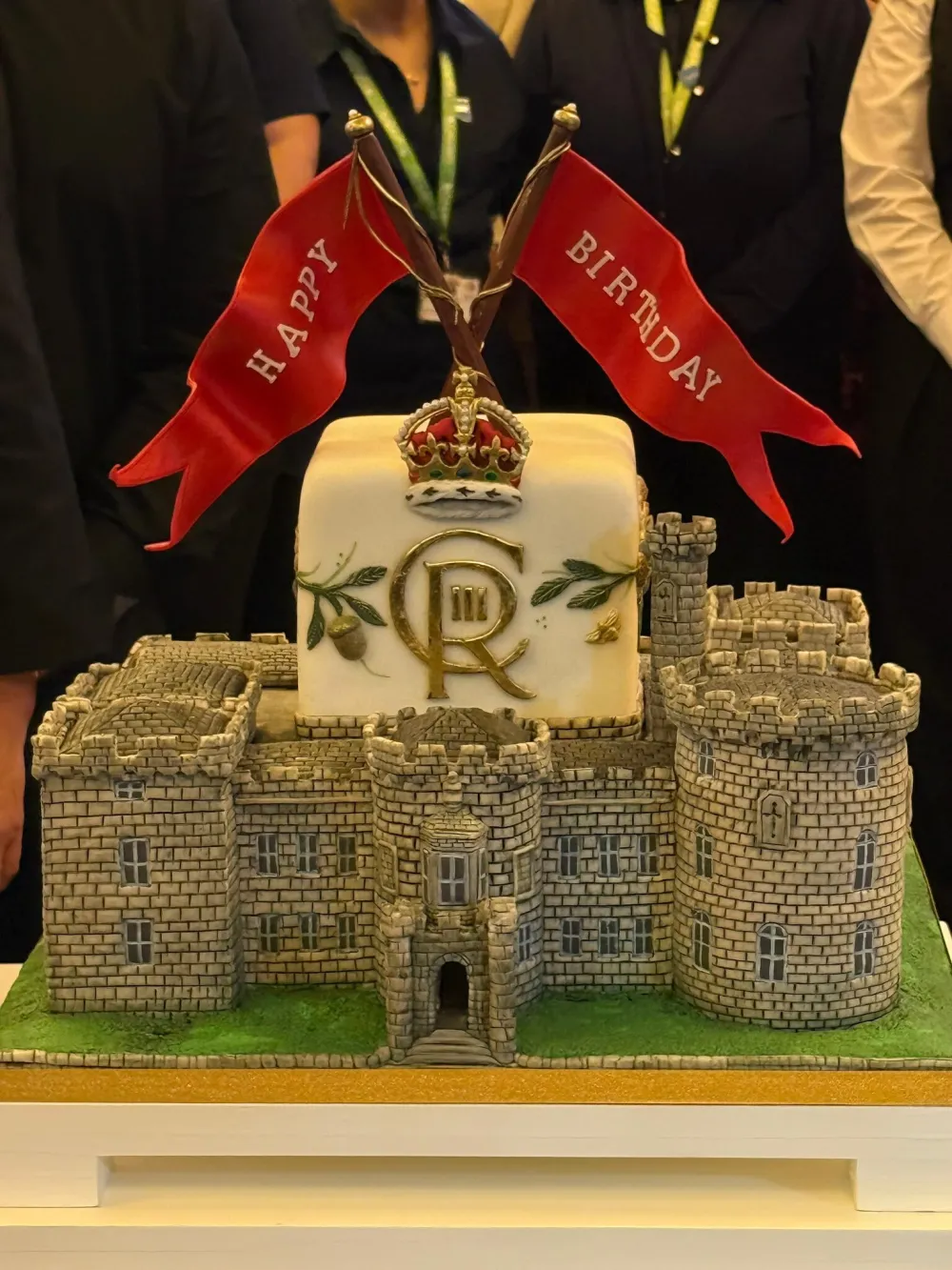 (VIDEO)&nbsp;Kralj Čarls proslavio 77. rođendan uz tortu u obliku zamka