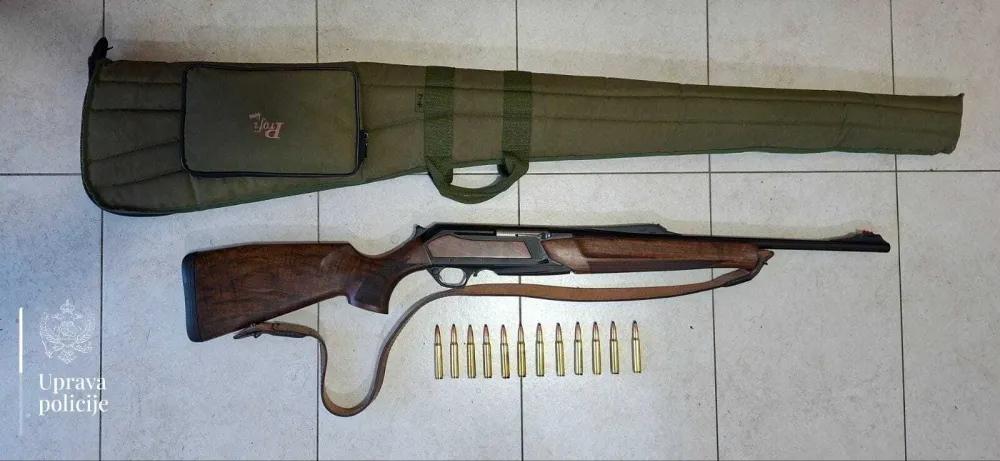 Granična policija od Bjelopoljca oduzela pu&scaron;ku i municiju