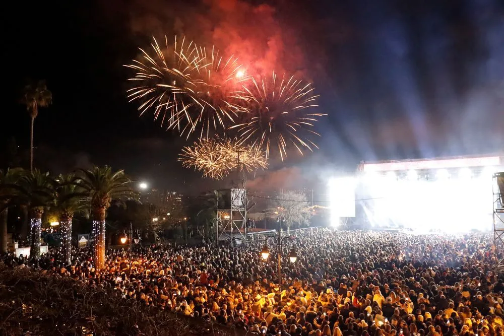 Budva u prazničnom ruhu: Koncerti, dron &scaron;ou i vatromet za sve generacije