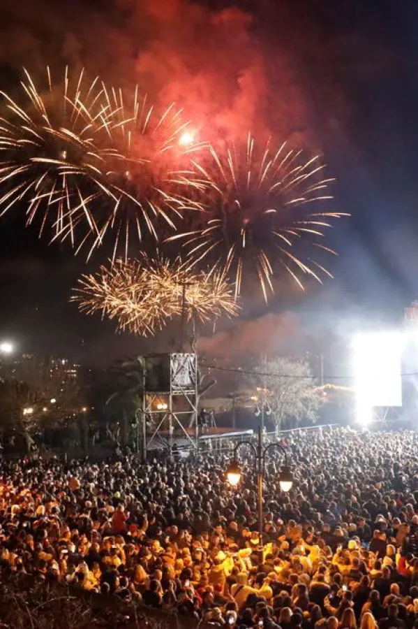 Budva u prazničnom ruhu: Koncerti, dron &scaron;ou i vatromet za sve generacije