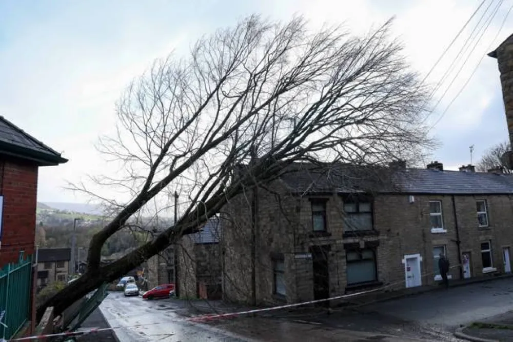 Oluja poharala zapadnu Evropu: Troje mrtvih, desetine povrijeđenih
