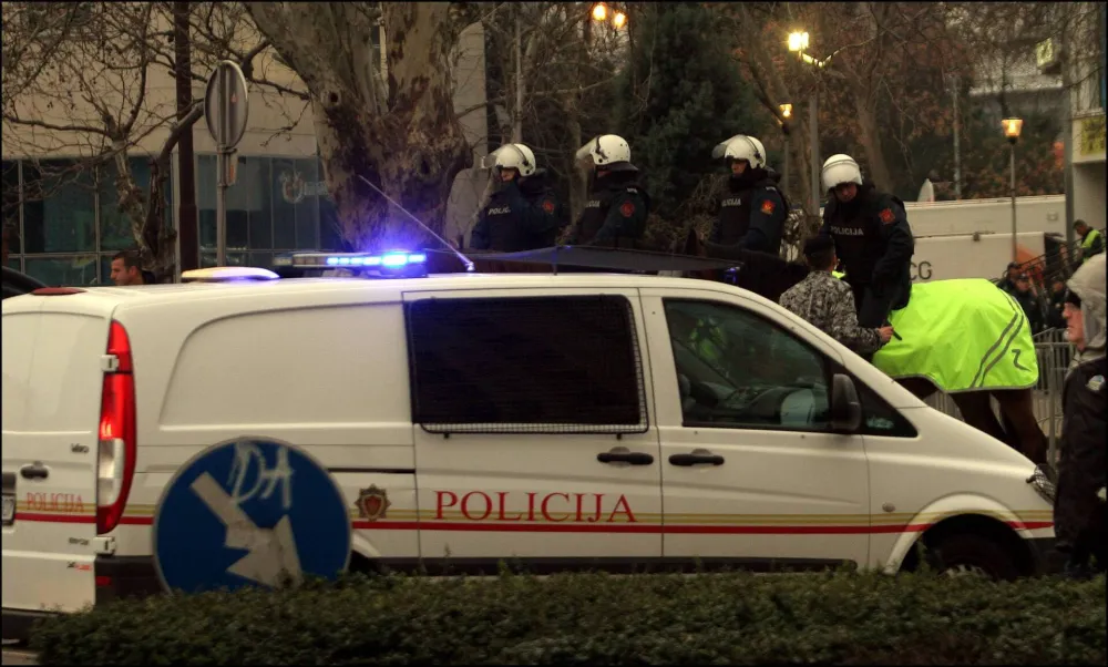 UP: Angažovane taktičke jedinice policije, od 12 sati zatvoreno vi&scaron;e ulica u centru Podgorice