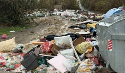 (FOTO/VIDEO) Trijebač pod smećem