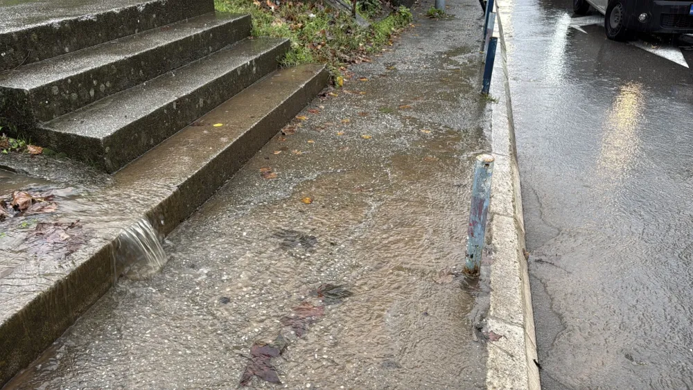  Potok iz Momi&scaron;ića iz neoči&scaron;ćenih kanala