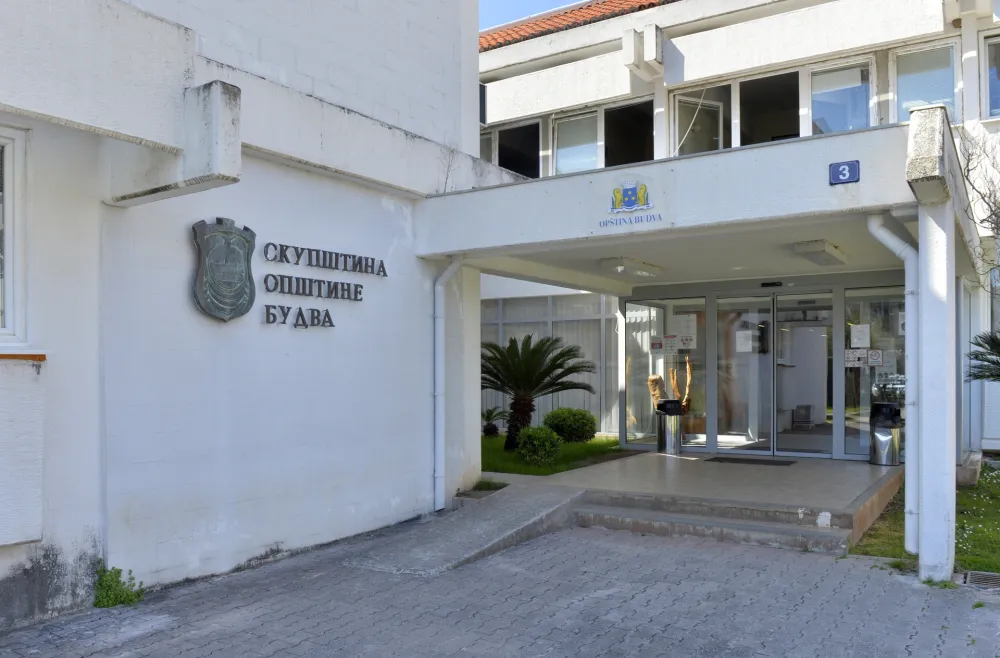 Op&scaron;tina Budva nastavlja sa uvećavanjem voznog parka: Kupuju službena vozila za 150.000 eura