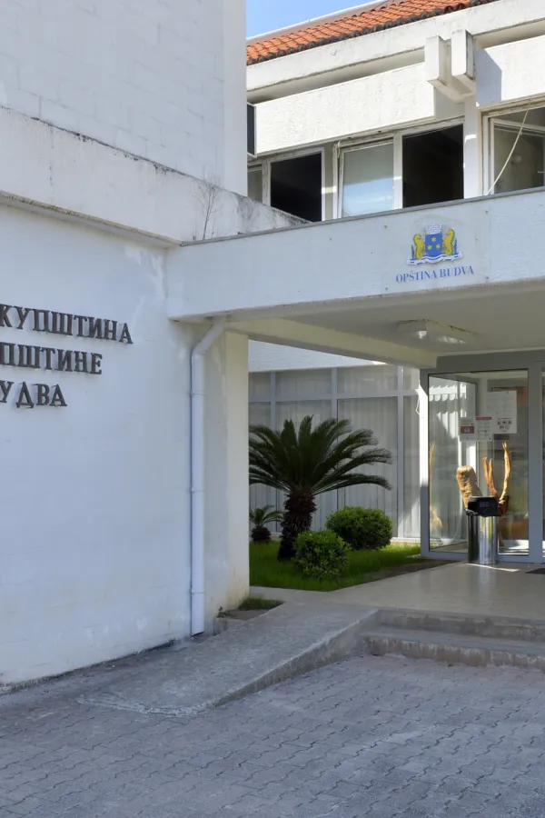 Op&scaron;tina Budva nastavlja sa uvećavanjem voznog parka: Kupuju službena vozila za 150.000 eura
