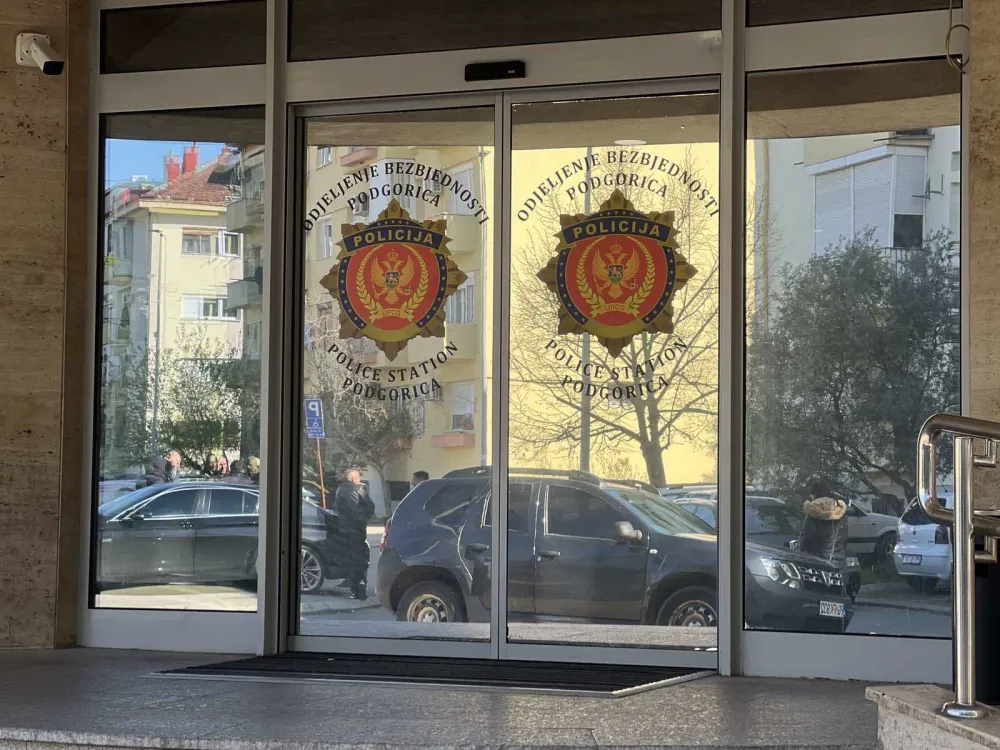 Podgorica: U pucnjavi ranjena jedna osoba, potraga za osumnjičenim