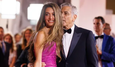 (FOTO) Nova frizura Amal Kluni bri&scaron;e godine s lica