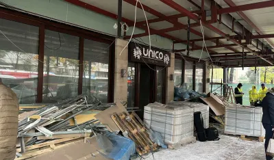 Nastavlja se ru&scaron;enje dijela lokala u u Ulici Ivana Vujo&scaron;evića: Nadstre&scaron;nica Unika nema odobrenje