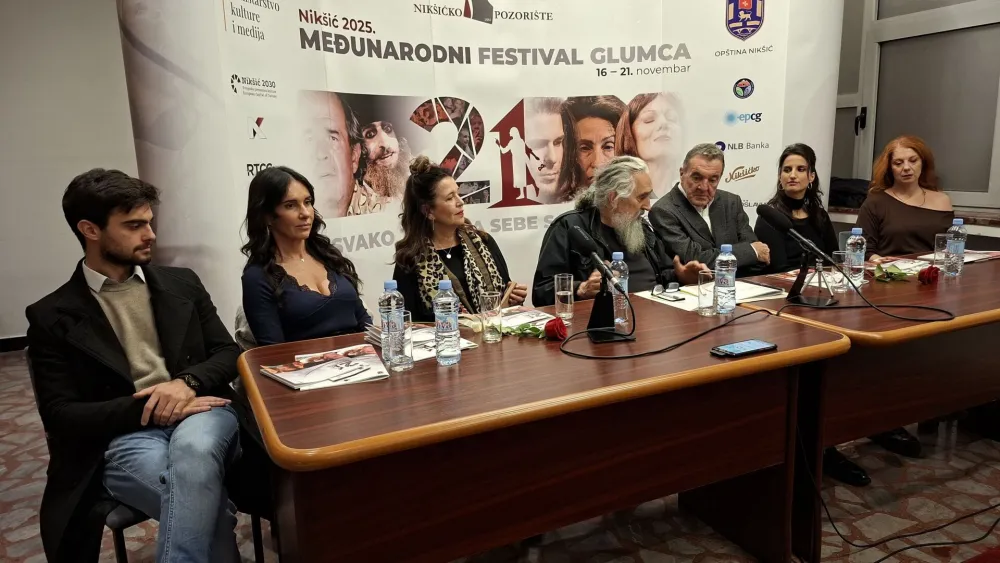 (Foto) Zvezdara teatar u Nik&scaron;iću: Drama koja pita &scaron;ta sve može postati grobnica du&scaron;e