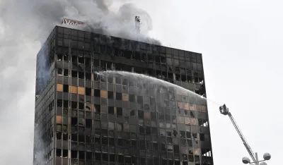 Zagreb: Opasno prilaziti zgradi Vjesnika nakon požara