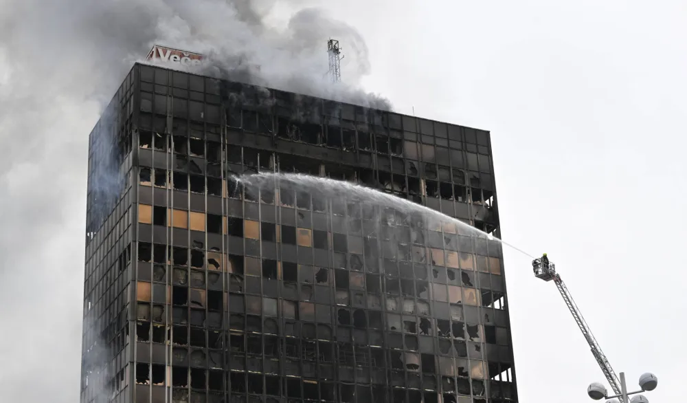Oko zgrade Vjesnika i dalje policija: Nije bezbjedno i ne zna se kada će biti
