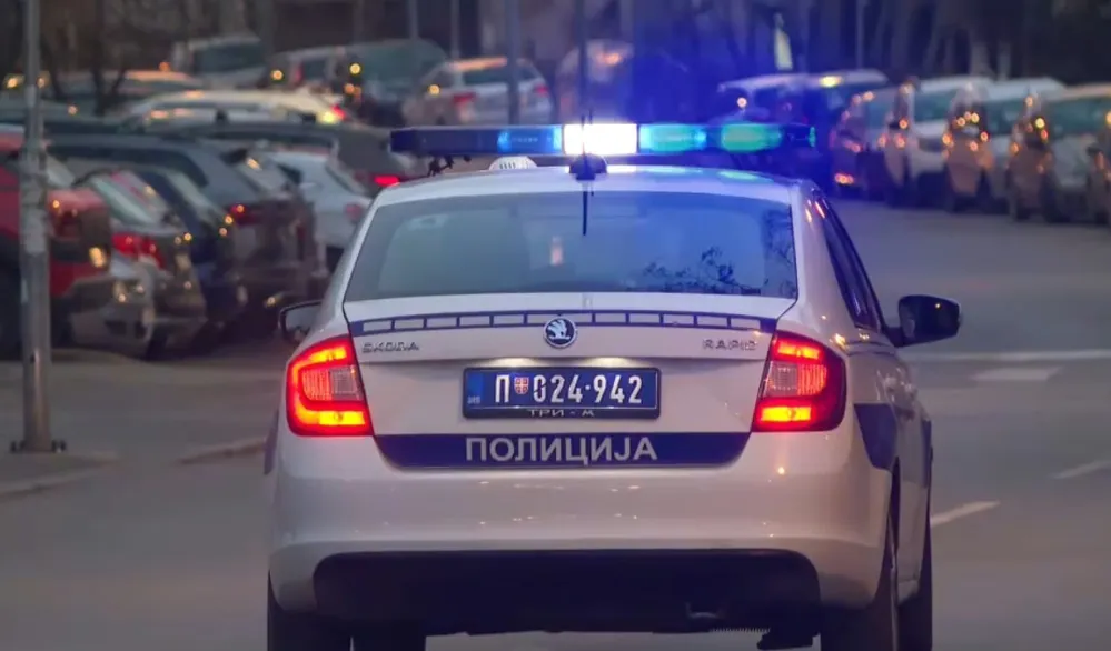 Maskirana lica napala učenike Sportske gimnazije u Beogradu topovskim udarima i dimnim bombama