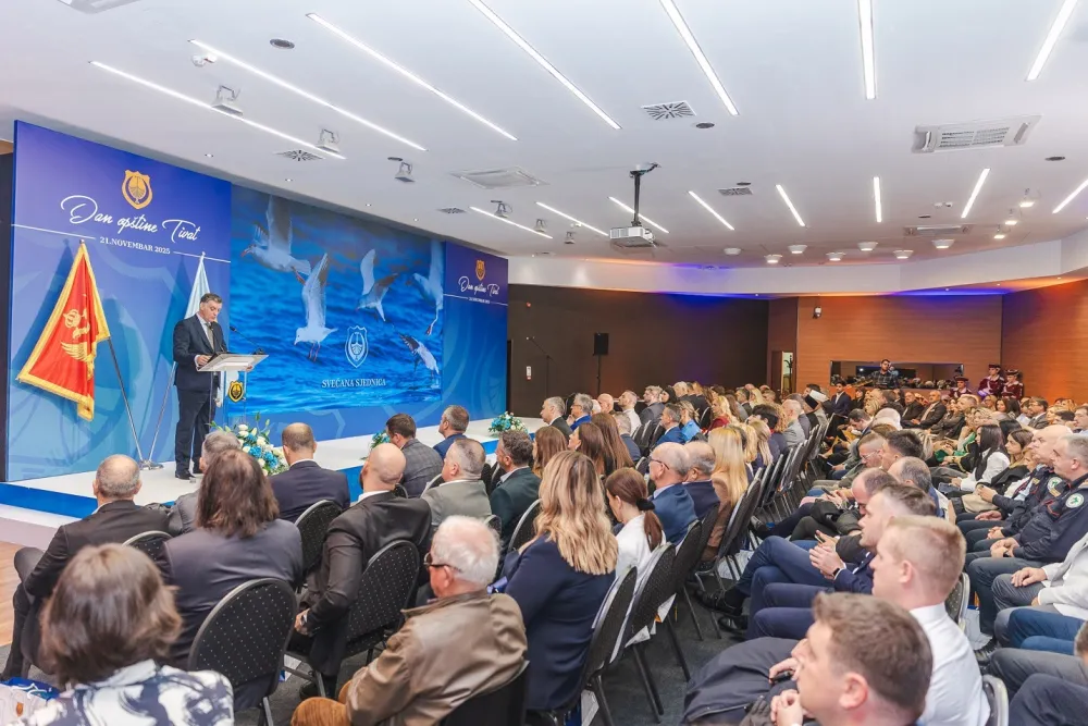 (FOTO) U Tivtu svečano obilježen Dan op&scaron;tine