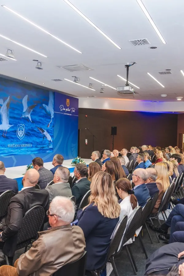 (FOTO) U Tivtu svečano obilježen Dan op&scaron;tine