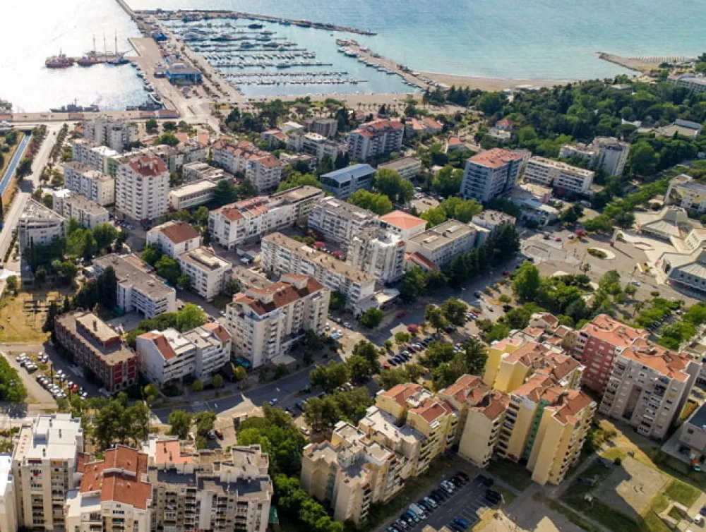 Tinejdžerka povrijeđena u saobraćajnoj nezgodi u Baru