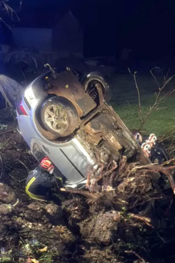 Nik&scaron;ić: Automobil sletio sa puta, jedna osoba povrijeđena