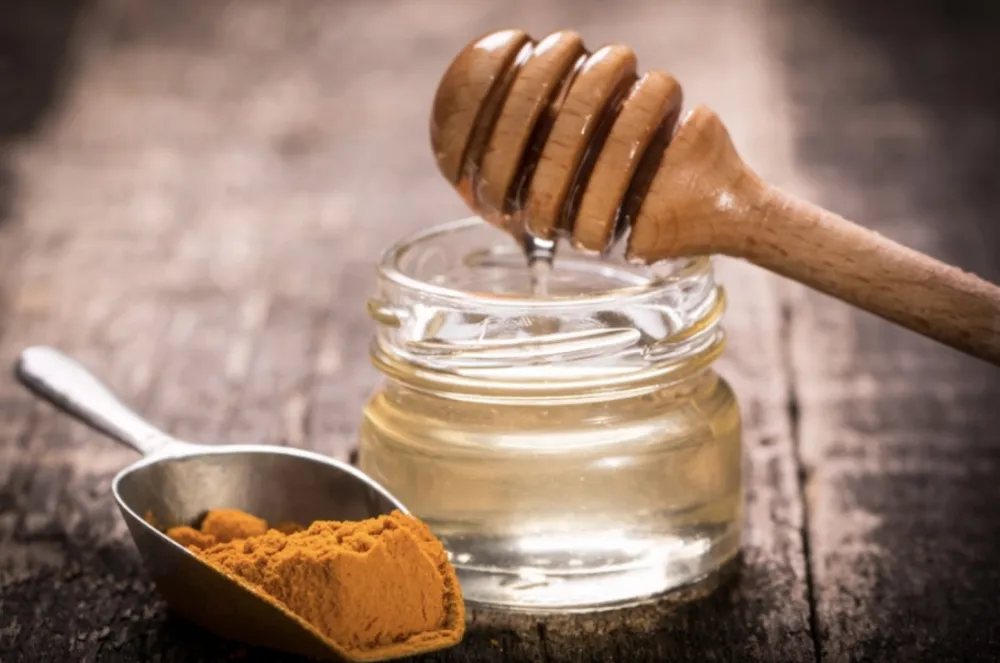 Da li kombinacija kurkume i meda zaista čini čuda za tijelo i kožu?