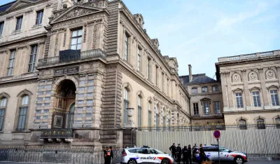 Priveden četvrti osumnjičeni za krađu u Luvru