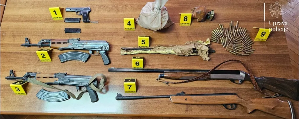 (FOTO) Pretresi na 13 lokacija u sjevernoj regiji &ndash; oduzeto oružje, municija i droga